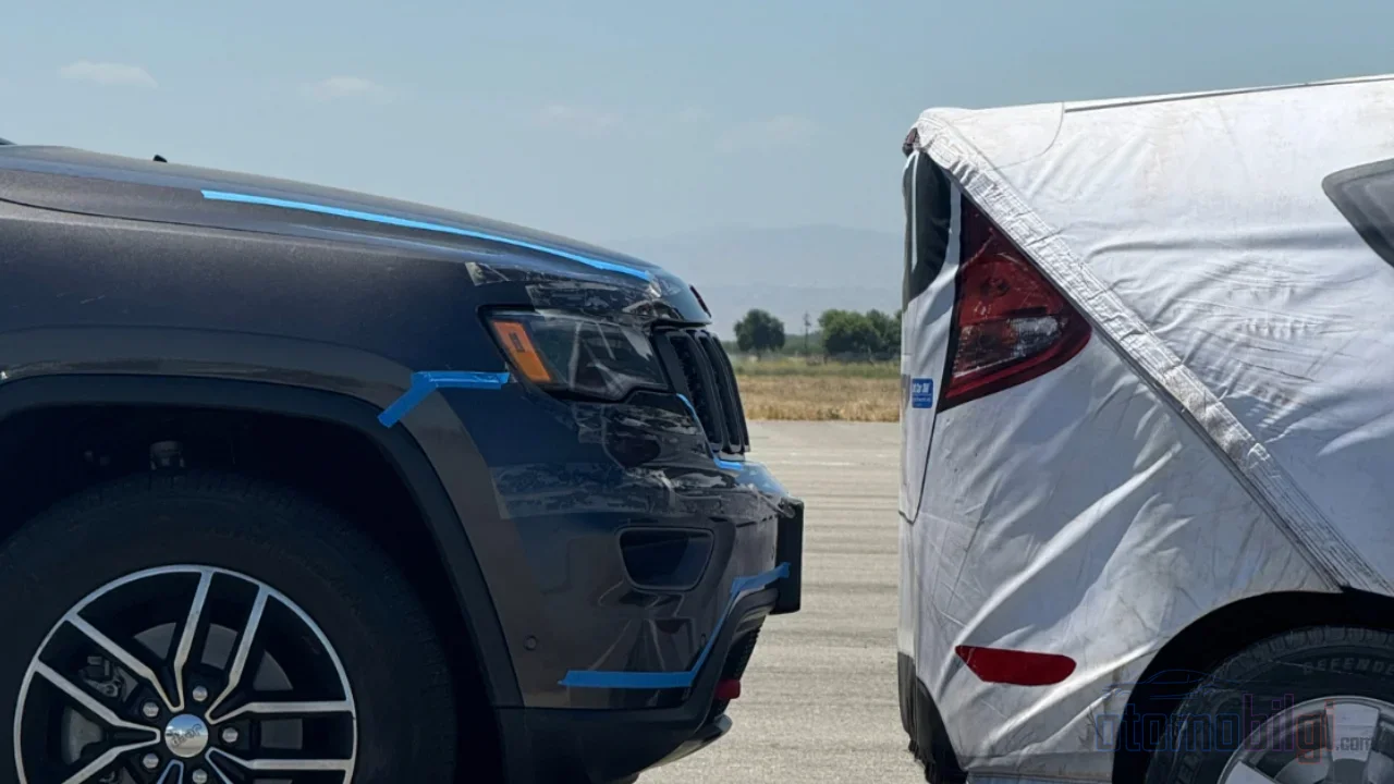 AEB presses the brakes itself before you do; because the system's purpose is not merely to warn you, but to prevent a collision at speeds up to 100 km/h.