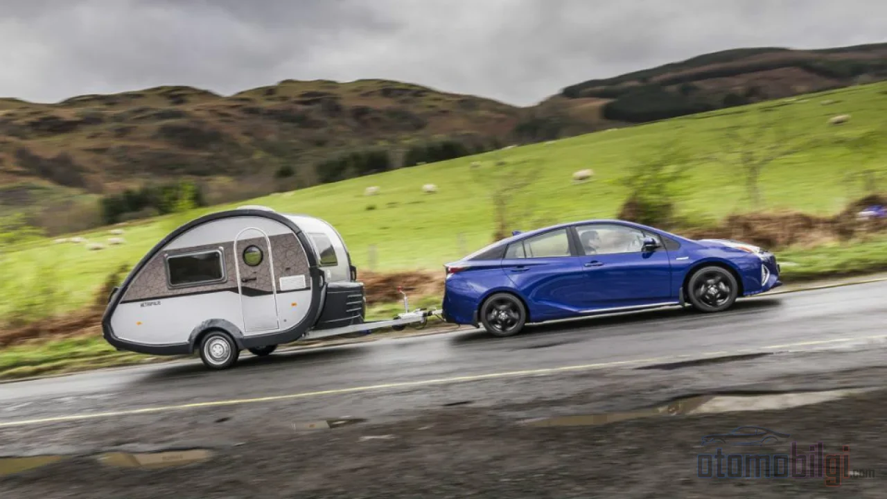 The moment a trailer is attached, the hybrid SUV that boasts city-driving efficiency approaches its gasoline equivalent, with consumption increasing by up to 35 percent.