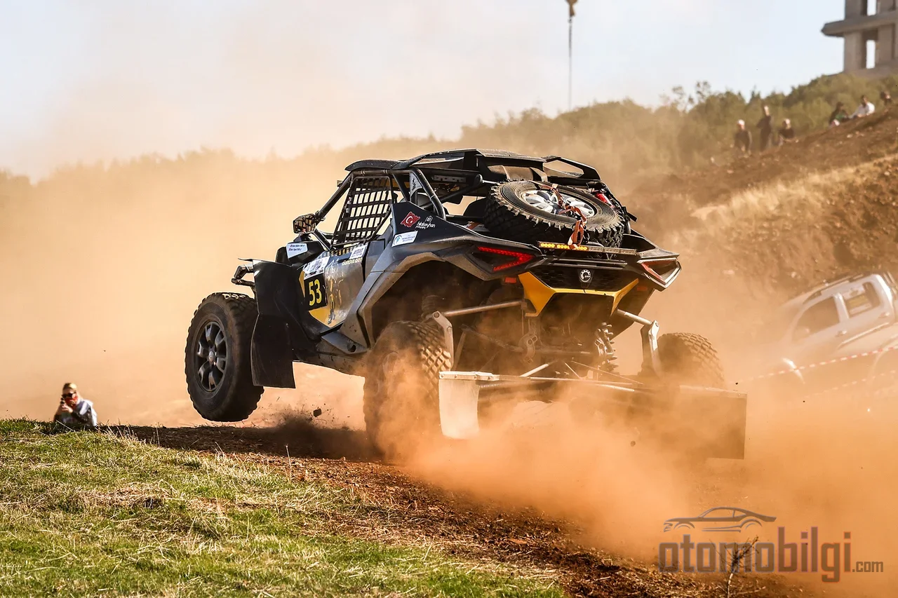 343 kilometrelik Baja Denizli'de otomobil klasmanını Ali Kutay ile Ebru Demirbay, takımlarda ise GE Rally Raid Team kazandı.