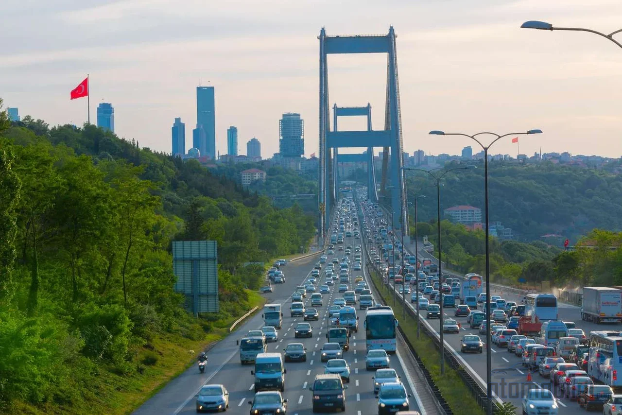 As roads grow with 35 million vehicles, new registrations shrank by 18 percent; the market is now renewing an aging fleet rather than expanding.