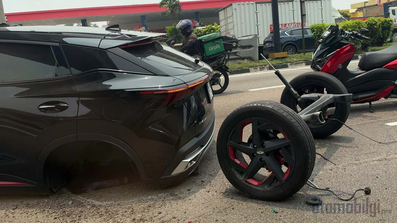 An Omoda 5 whose rear axle separated along with both wheels on the road has pushed Chery to recall 8,878 vehicles in Malaysia and suspend its type approval.