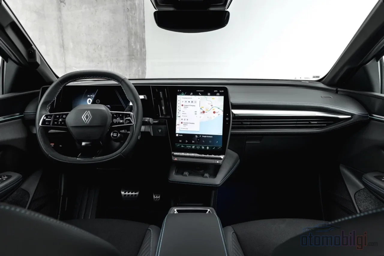 Megane E-Tech, LFP bataryayla bir zamanlar NMC'ye özgü görülen 500 kilometrelik menzili yakalayarak iki kimya arasındaki çizgiyi bulanıklaştırdı.