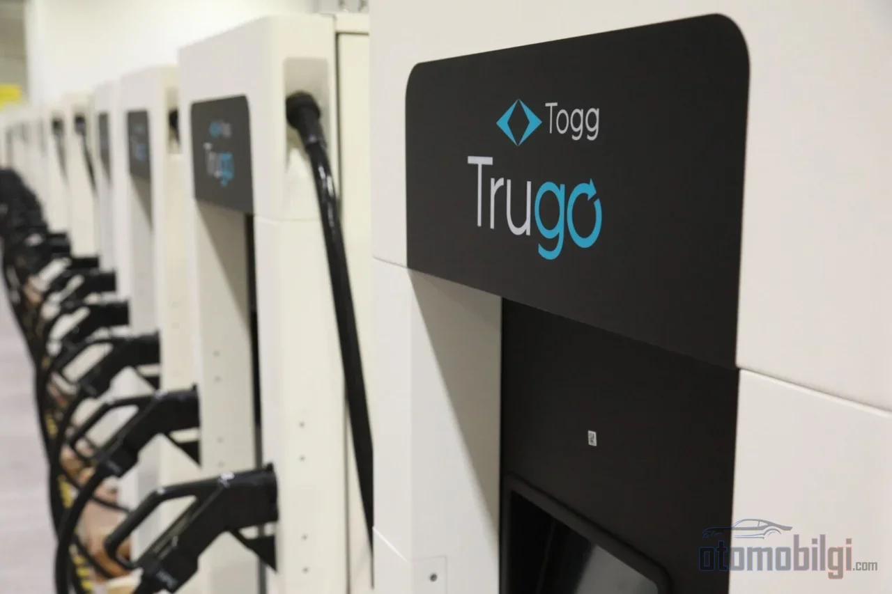 For every ten electric vehicles on the road there is a single public charging socket; while the number of vehicles grew by 52.8 percent, sockets could only increase by 39.9 percent.