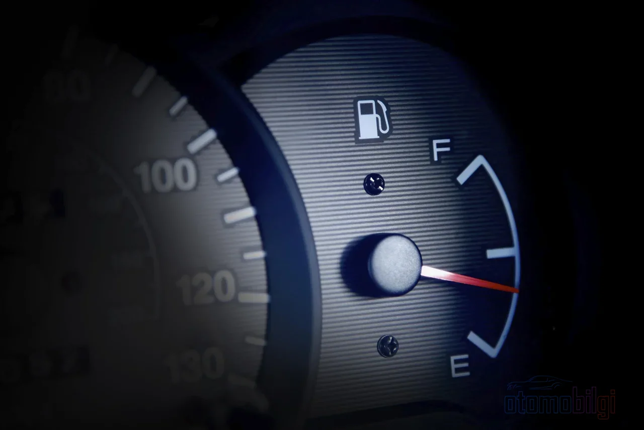 Since air resistance increases with the square of speed, driving at 110 costs far more than driving at 90; the real enemy of your fuel is speed itself.