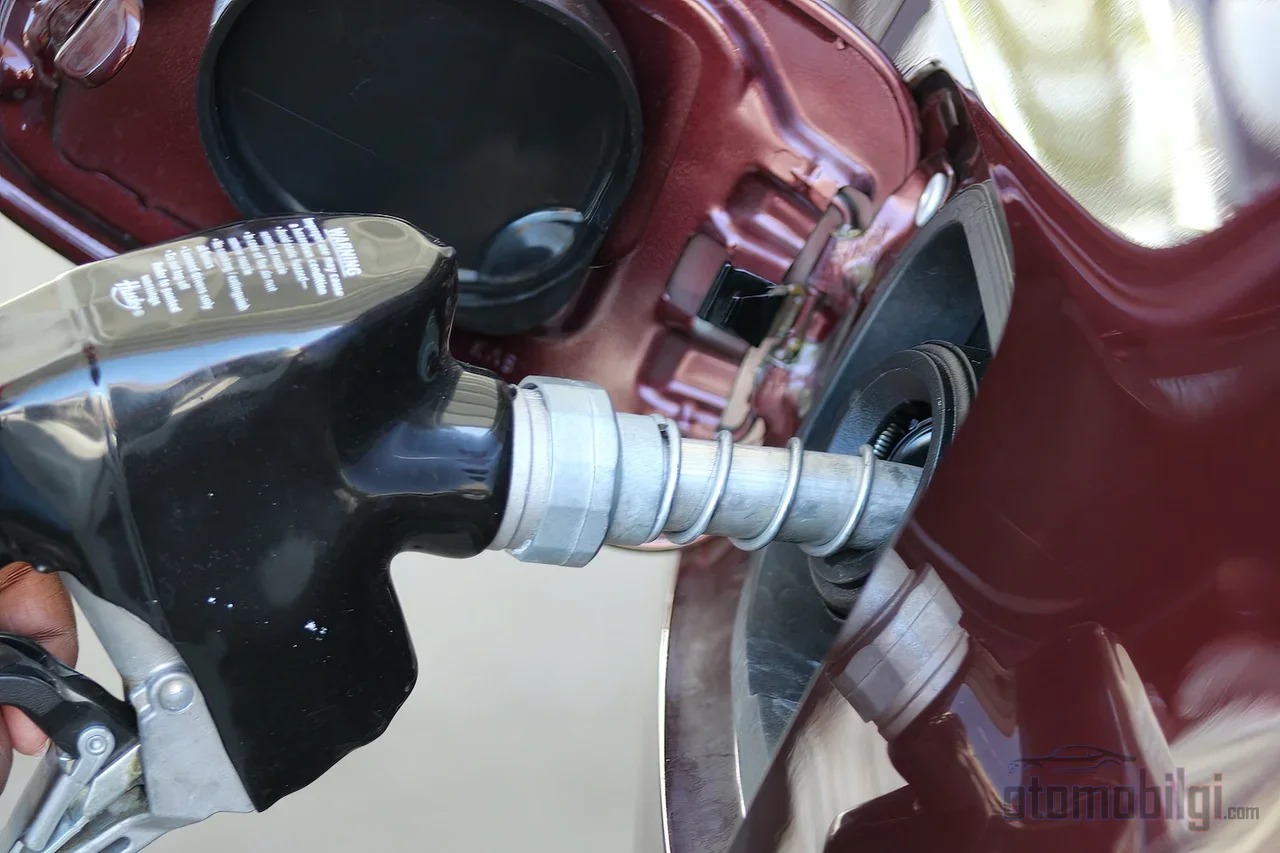 Thanks to the closed fuel tank and EVAP system, the myth of gasoline evaporating and disappearing in hot weather - measurable loss only occurs in case of a malfunction.